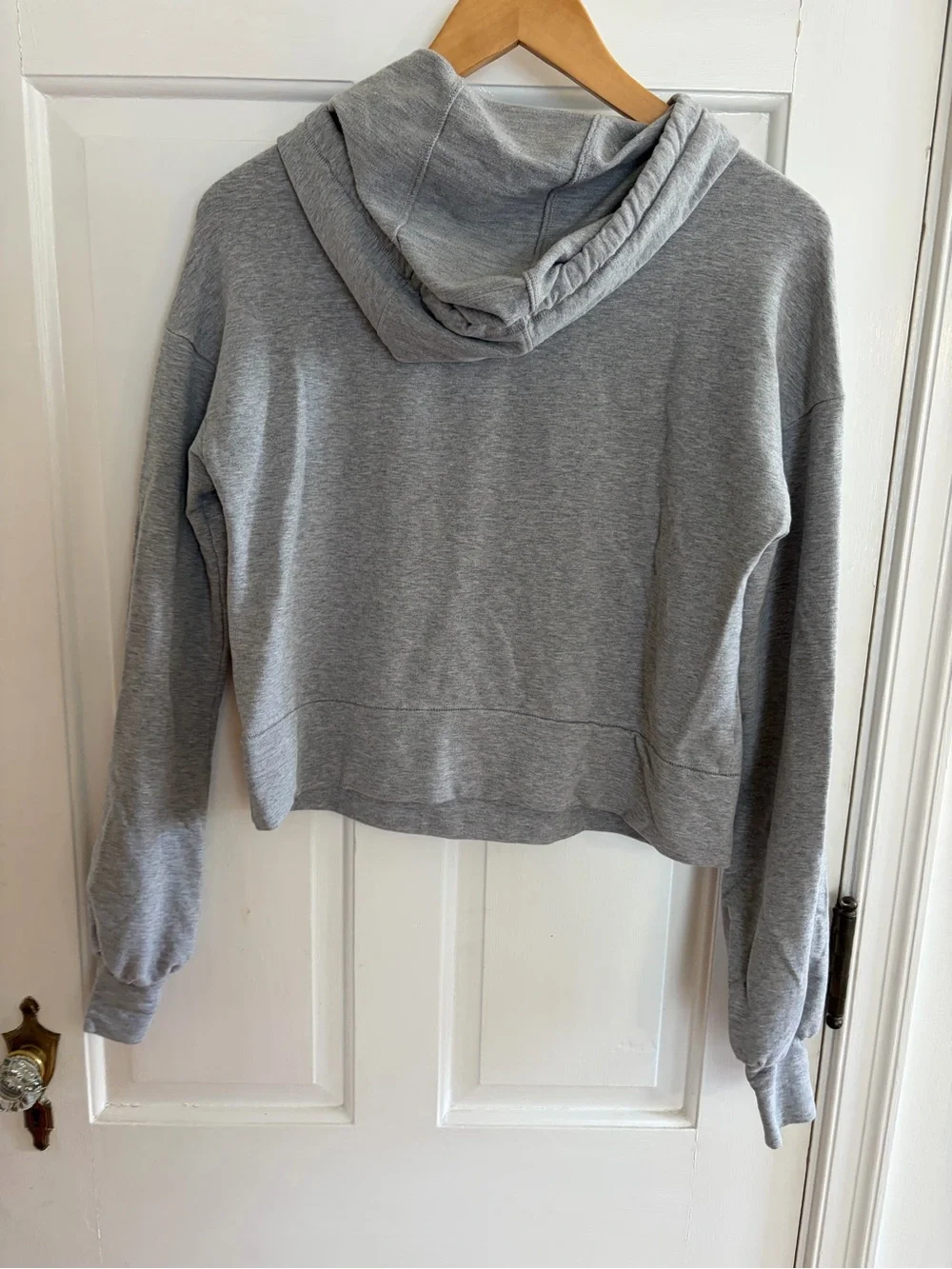 Alo Light Grey Heather Women's Cropped Hoodie Sweater